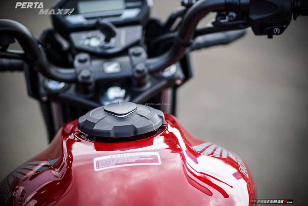 Ảnh chi tiết Honda CB150R Verza vừa ra mắt